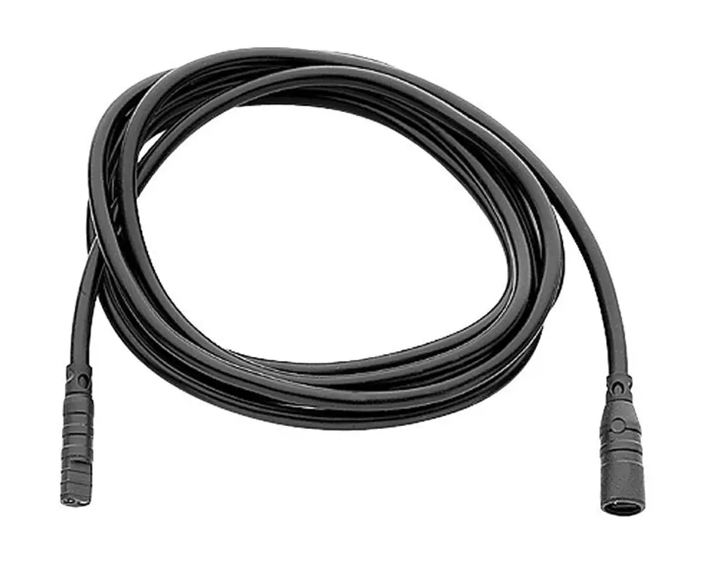 Schwarzes Kabel mit zwei Steckverbindern an den Enden, geeignet für elektrische Verbindungen, möglicherweise von der Marke HANSA.